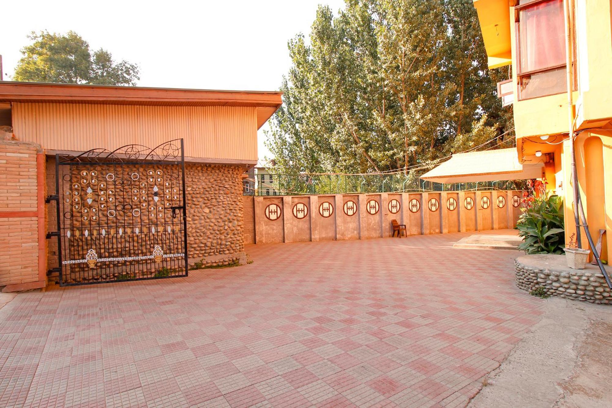 Fabhotel Kashmir Hilltown Durgjan 外观 照片